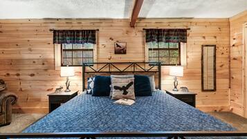 4 bedrooms, desk, iron/ironing board, free WiFi