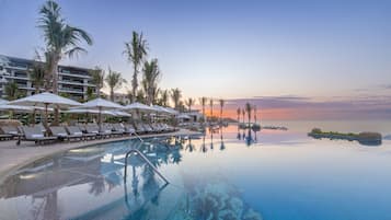 5 outdoor pools, pool umbrellas, sun loungers