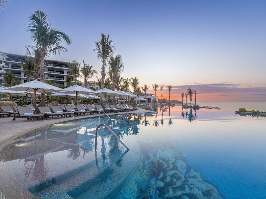 5 outdoor pools, pool umbrellas, sun loungers