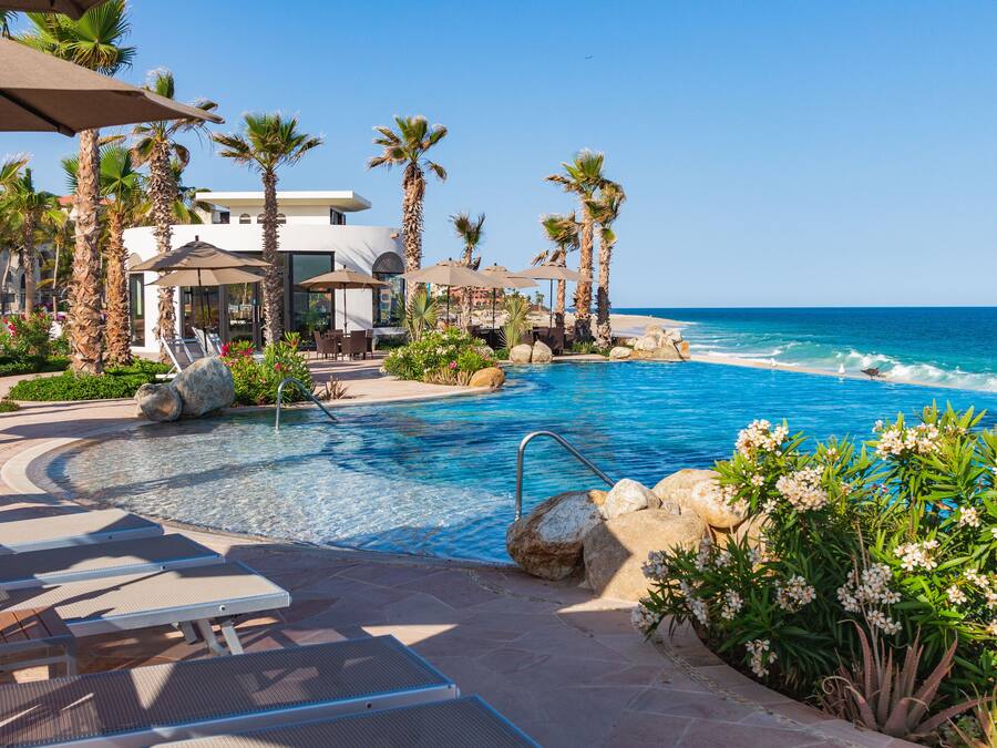 5 outdoor pools, pool umbrellas, sun loungers