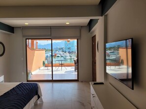 2 bedrooms, in-room safe, desk, iron/ironing board