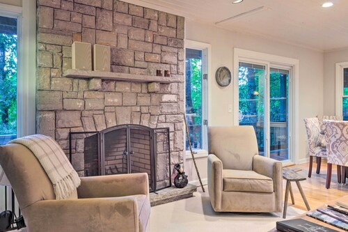 Highlands Home w/ Fireplace, Views, & Trails!