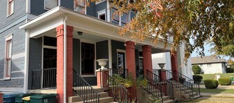 HUGE Bright & Roomy Condo@SOMA/Governor's Mansion