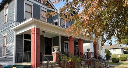 HUGE Bright & Roomy Condo@SOMA/Governor's Mansion