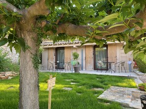 Terrace/patio - L'Encantada, charming property in Nîmes with swimming pool and green spaces (Nîmes)