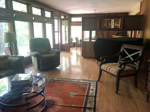 Mid-Century Modern Catskill Retreat, Walk to town