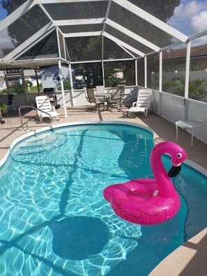 Alberca al aire libre y alberca climatizada