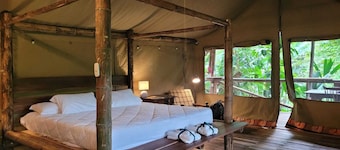 Glamping tent jungle view 4 people