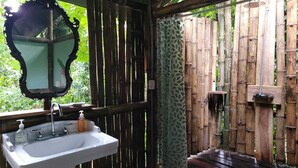 Unclassified image, 5 of 9, button - Glamping tent jungle view 4 people (Sixaola)