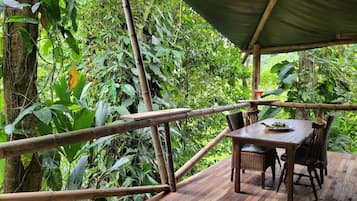 Deluxe Tree House | Terrace/patio