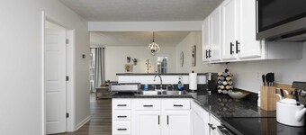Newly Renovated Townhome with THREE KING-SIZE beds