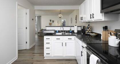 Newly Renovated Townhome with THREE KING-SIZE beds