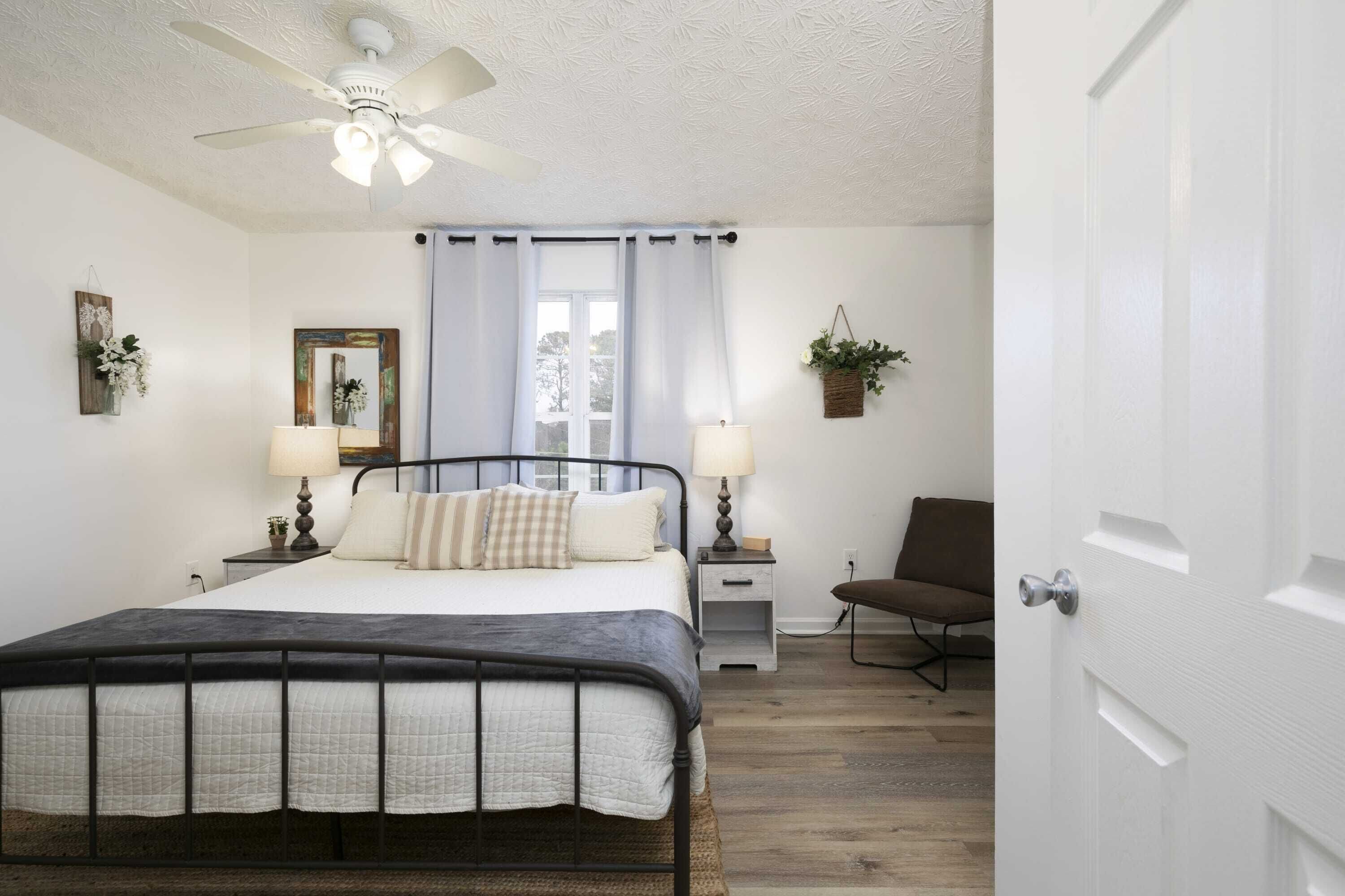 Newly Renovated Townhome with THREE KING-SIZE beds