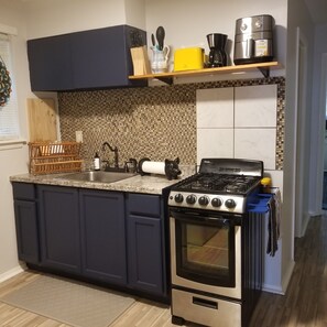 Fridge, microwave, oven, stovetop - Blues Alley Downtown Memphis  (Memphis)