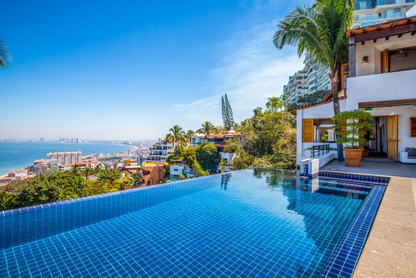 Outdoor pool, an infinity pool