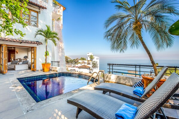Outdoor pool, an infinity pool