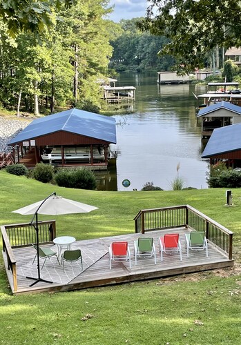 Cozy waterfront retreat in a quiet cove directly off main lake.