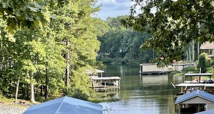 Cozy waterfront retreat in a quiet cove directly off main lake.