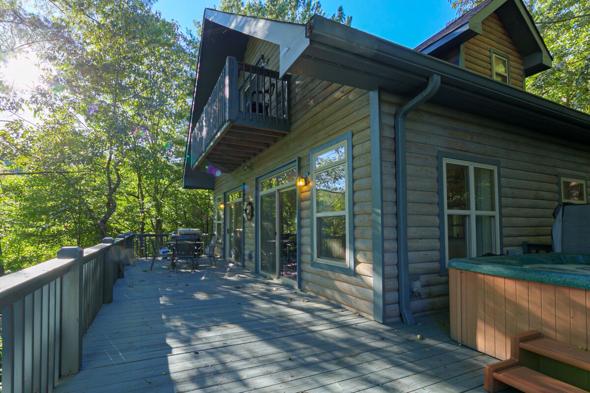 Cozy Bear Cabin - Family retreat w/Hot Tub & Game Room Near Downtown Helen