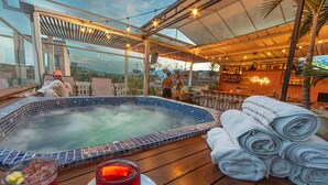 A rooftop bar with a hot tub, bar area, and a pool. - Vivus La Martina Boutique Hotel (Medellín)