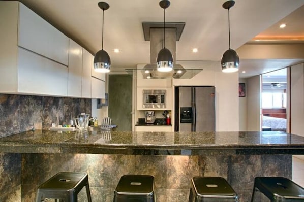 Fridge, microwave, stovetop, dishwasher