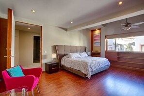 2 Schlafzimmer, Schreibtisch, Bügeleisen/Bügelbrett, kostenloses WLAN
