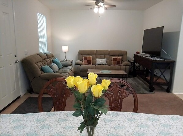 Smart TV, books - NEW and AMAZING! Spacious! Book now!
DOD, Military Welcome! (Imperial Beach)