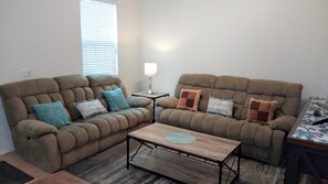 Smart TV, books - NEW and AMAZING! Spacious! Book now!
DOD, Military Welcome! (Imperial Beach)