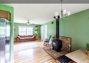 TV connectée, cheminée, jeux vidéo