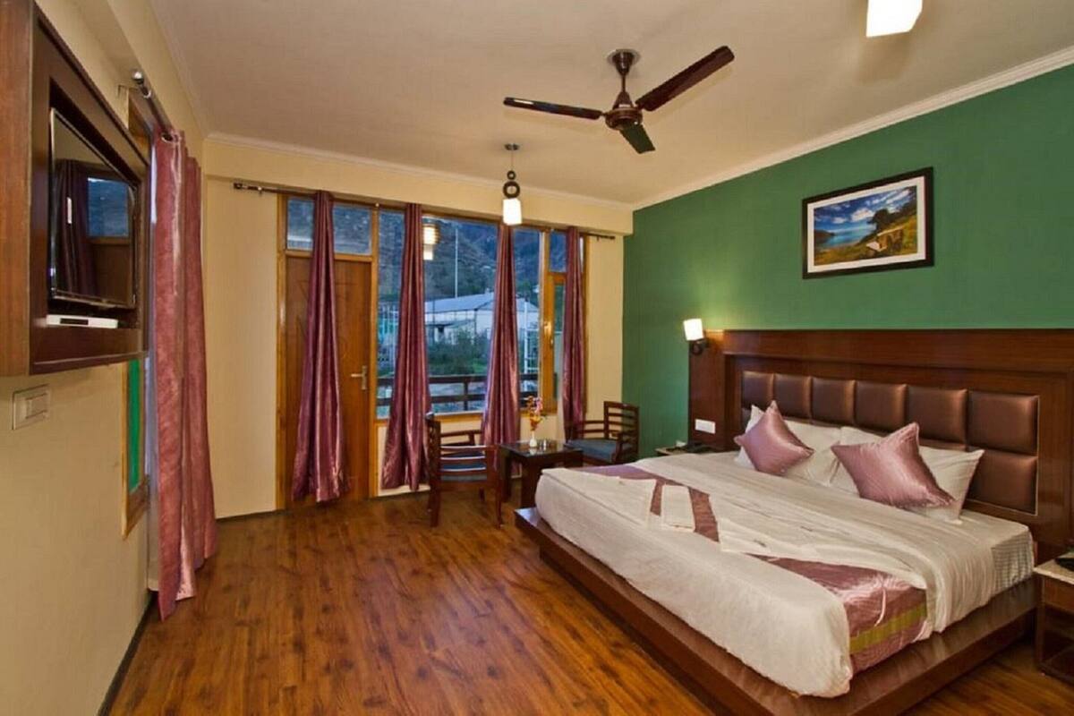 Egyptian cotton sheets, premium bedding, down comforters