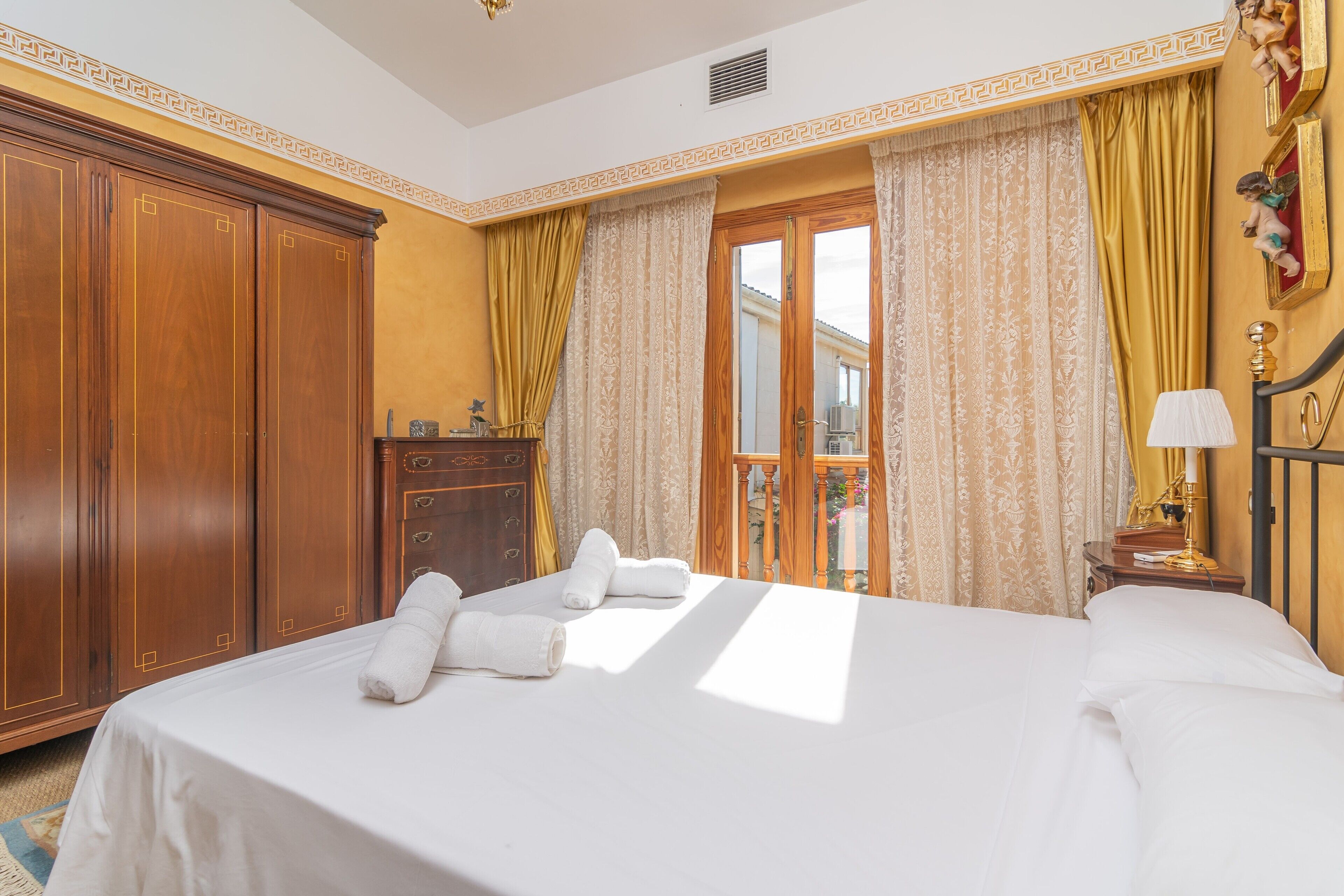 5 chambres, fer et planche à repasser, Wi-Fi gratuit, draps fournis