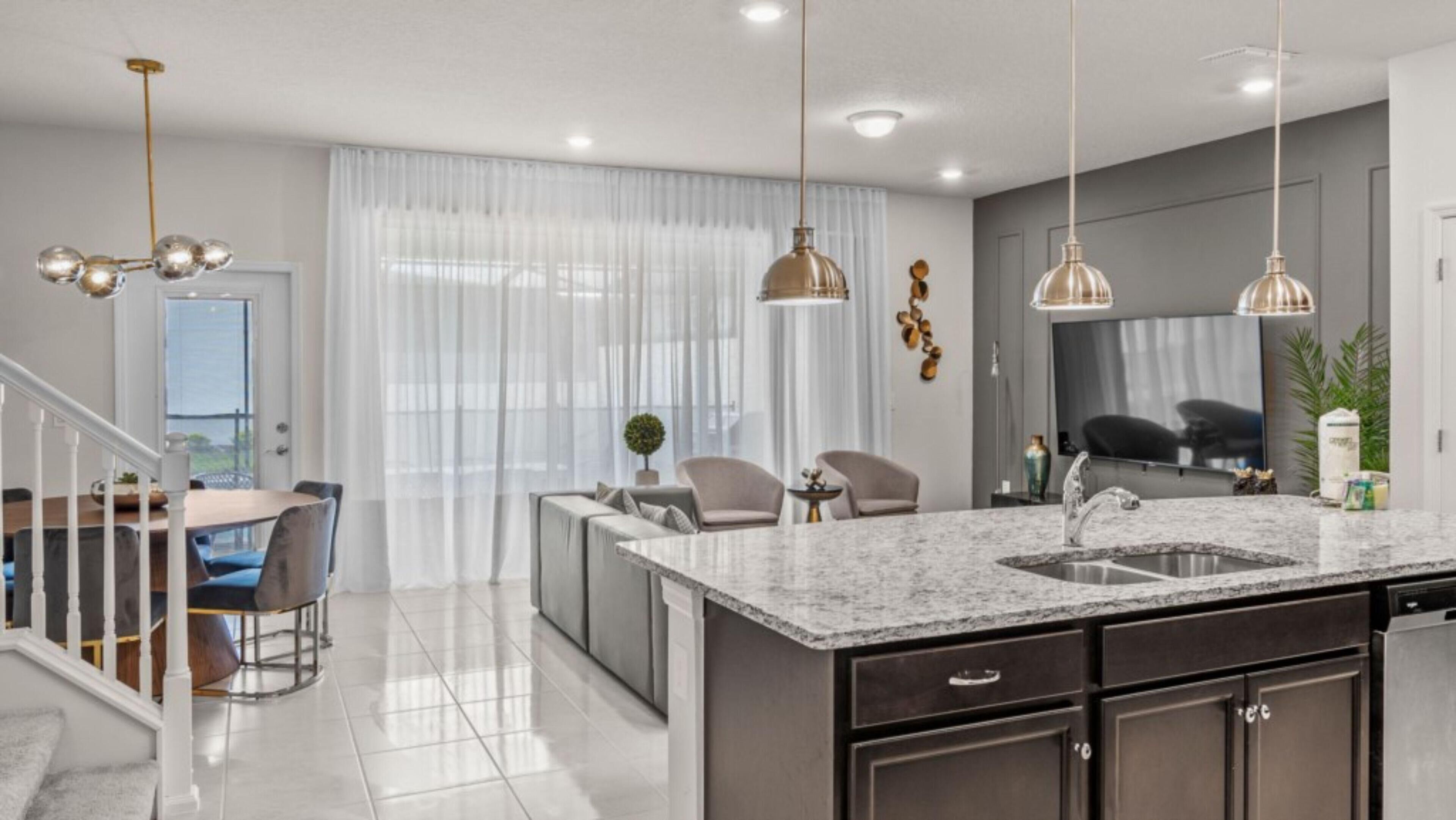 Townhome, 5 Bedrooms | Private kitchen