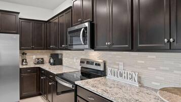 Townhome, 5 Bedrooms | Private kitchen
