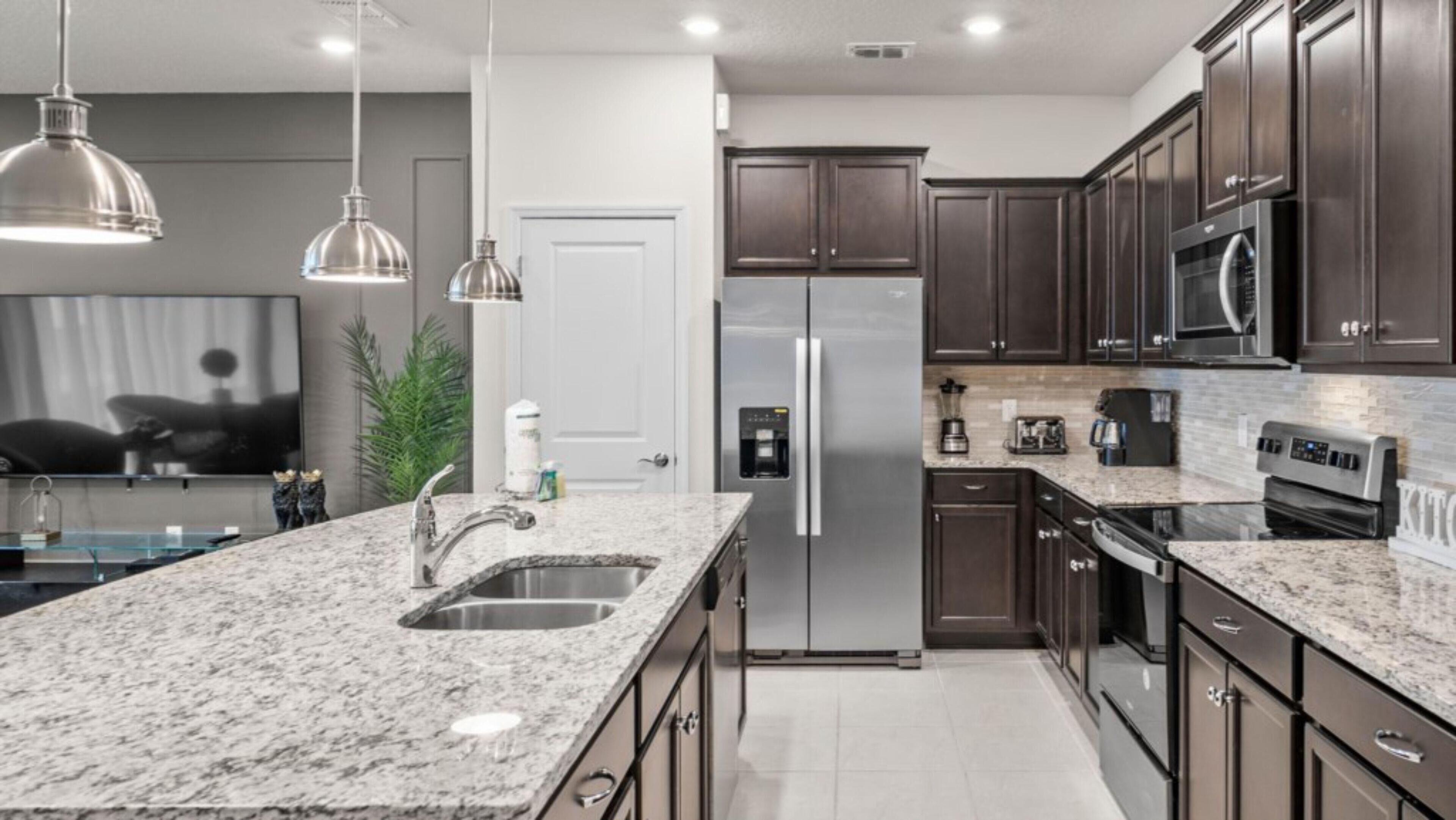 Townhome, 5 Bedrooms | Private kitchen