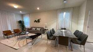 House, 6 Bedrooms | Living room - Windsor Island Resort 1661 (Davenport)