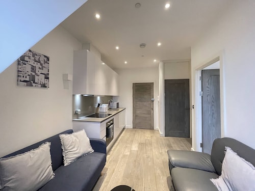 Remarkable 1-Bed Apartment in Slough