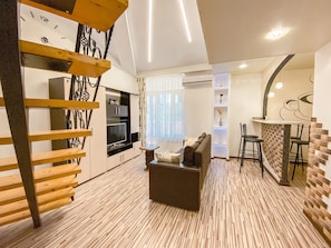 1 bedroom, premium bedding, blackout curtains, soundproofing