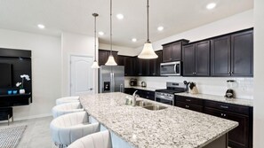 Townhome, 5 Bedrooms | Private kitchen