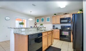 Casa, 4 habitaciones | Cocina privada
