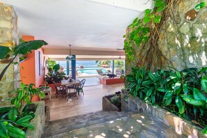 Outdoor dining - AMAZING SUNSET VIEW PRIVATE VILLA (Acapulco de Juárez)