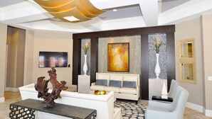 Townhome, 5 Bedrooms | Living room