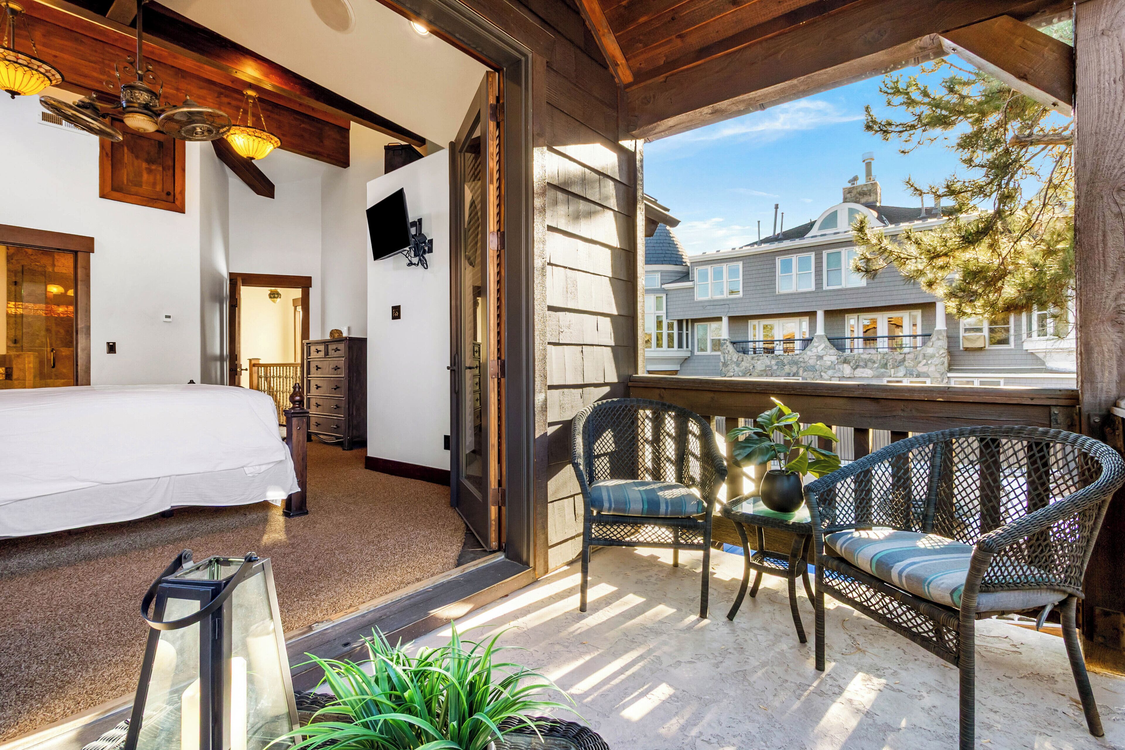 4 habitaciones, tabla de planchar con plancha, wifi y ropa de cama 