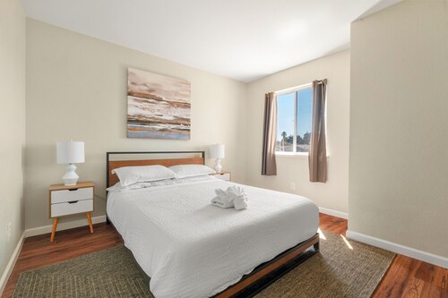 Heart of the Bay • 8 Beds • Private Yard • Garage