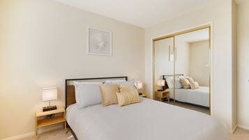 5 Schlafzimmer, Schreibtisch, Bügeleisen/Bügelbrett, kostenloses WLAN