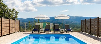 Villa Dinos – Maison de vacances avec piscine privée en location à Corfou