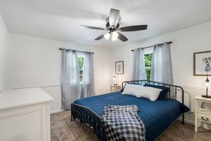 3 bedrooms, desk, iron/ironing board, travel cot