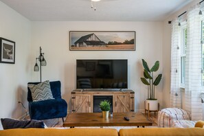 Living area - New! Modern family cottage oasis with fast WiFi and pet friendly. (Linden)