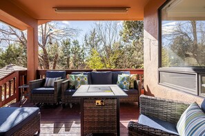 Terrace/patio - Enjoy The Private Yard, Red Rock Views, Blue Skies, Hot Tub-Near Trails! (Sedona)