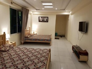 Deluxe Quadruple Room | Iron/ironing board, free WiFi, bed sheets - Legend Hotel Naran (Balakot)