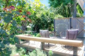 Outdoor dining - The Alchemist Retreat, Studio in Carterton  (Carterton)